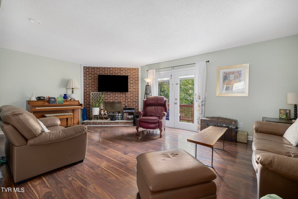 Photo #7: 605 Redstone Dr 