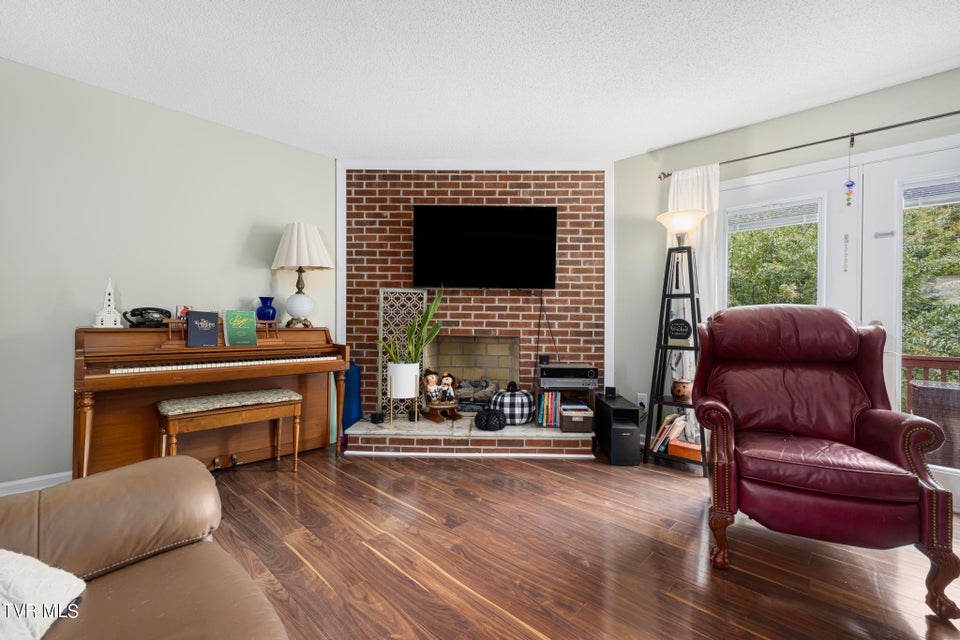 Photo #8: 605 Redstone Dr 