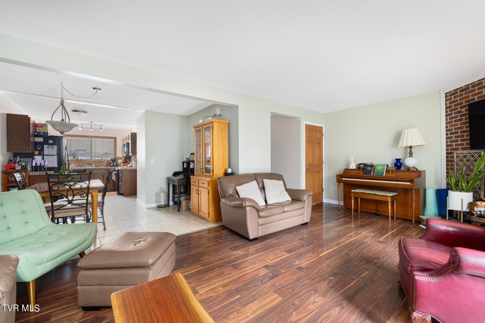Photo #9: 605 Redstone Dr 