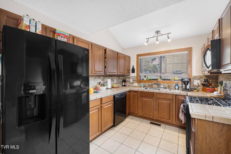 Photo #14: 605 Redstone Dr 