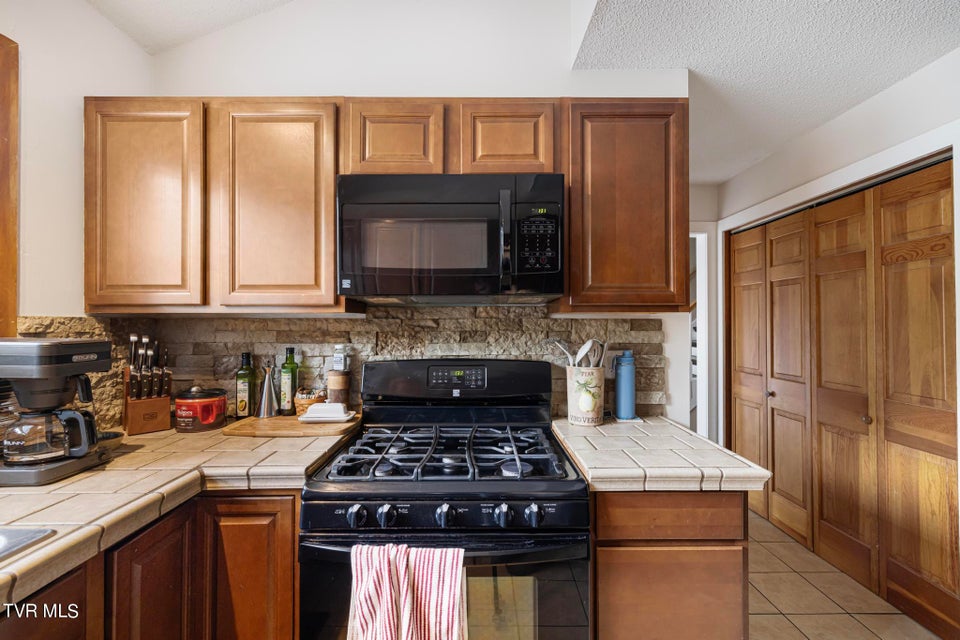Photo #16: 605 Redstone Dr 