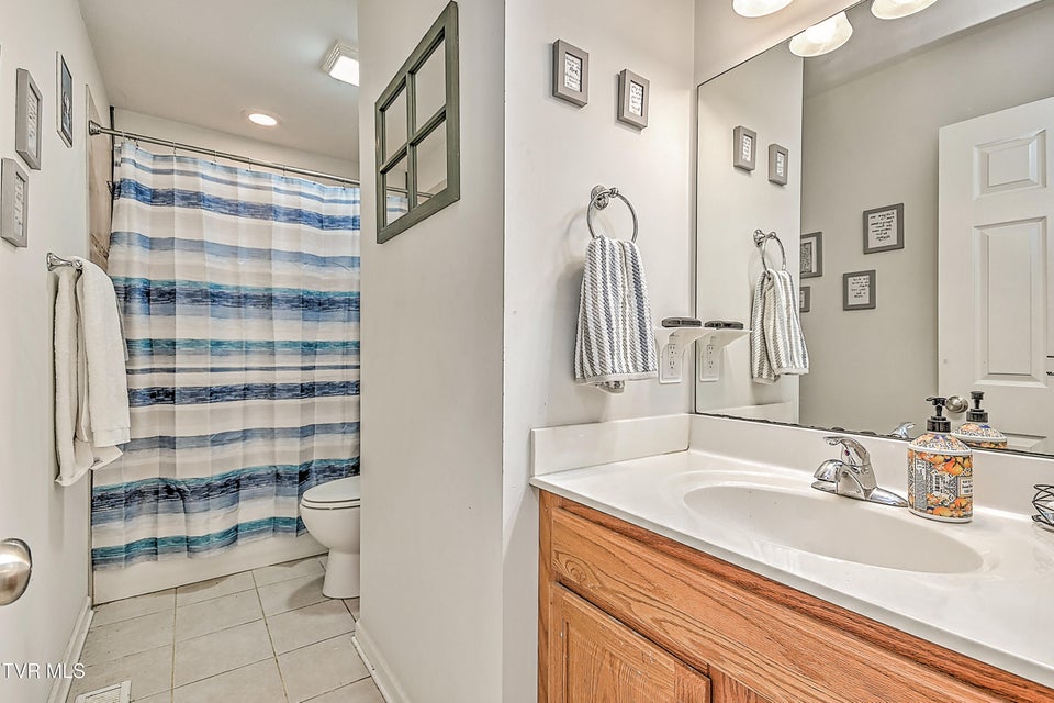 Photo #17: 1495 Fishpond Road