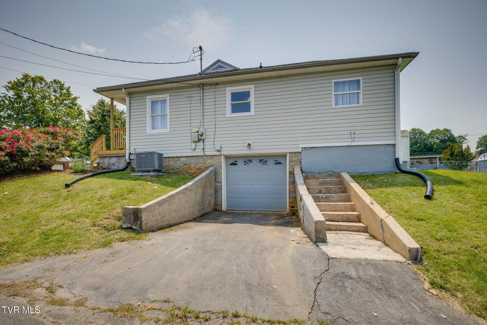 Photo #3: 53 Tremont Place