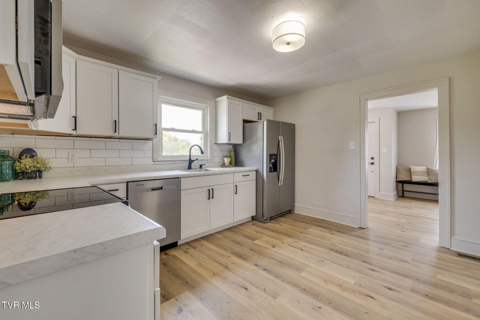 Photo #11: 53 Tremont Place