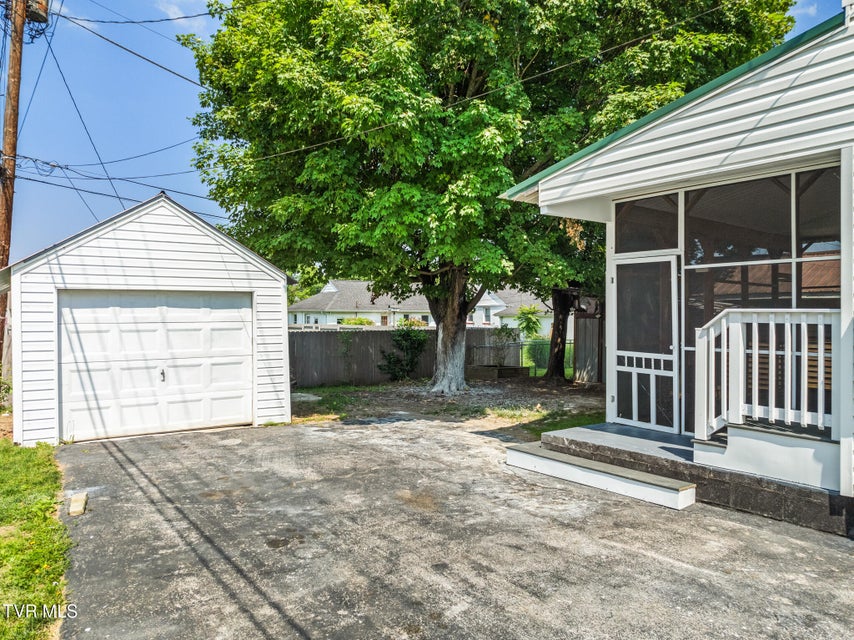 Photo #3: 1302 Chestnut Street