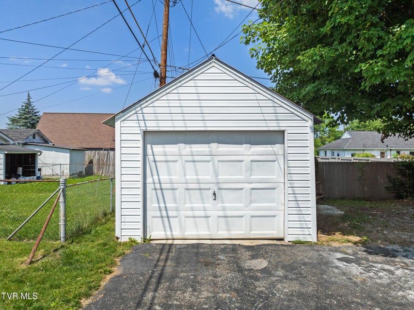 Photo #4: 1302 Chestnut Street