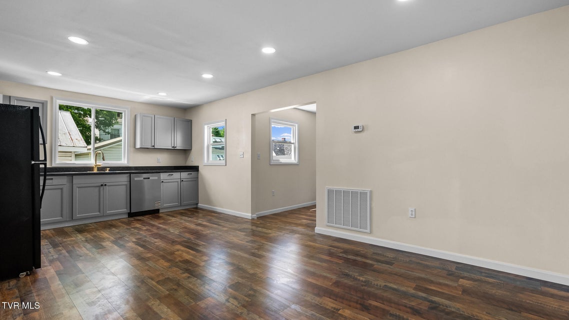 Photo #15: 1302 Chestnut Street