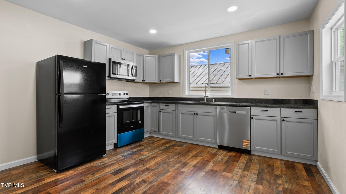 Photo #16: 1302 Chestnut Street