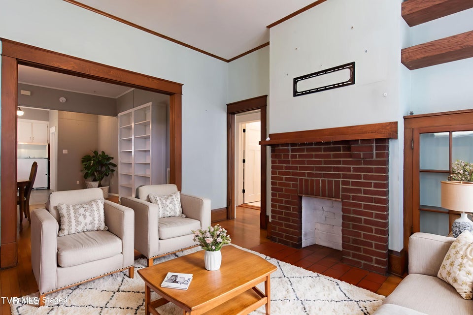 Photo #5: 915 Lawrence Avenue
