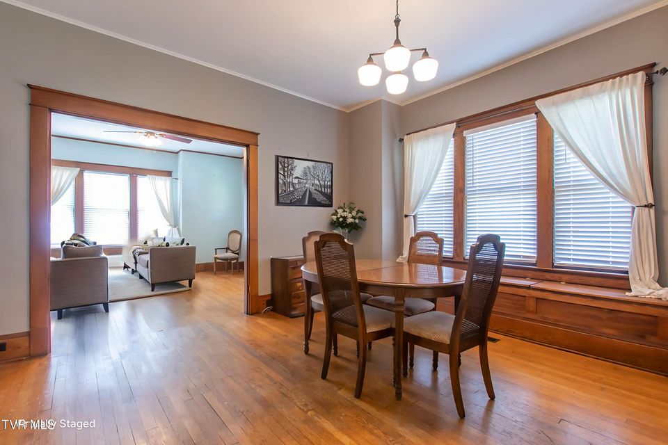 Photo #7: 915 Lawrence Avenue