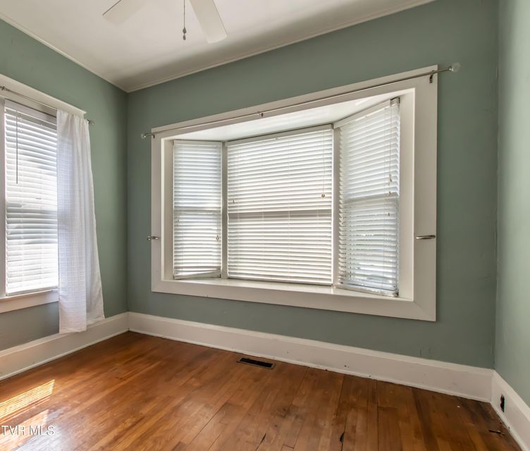 Photo #20: 915 Lawrence Avenue