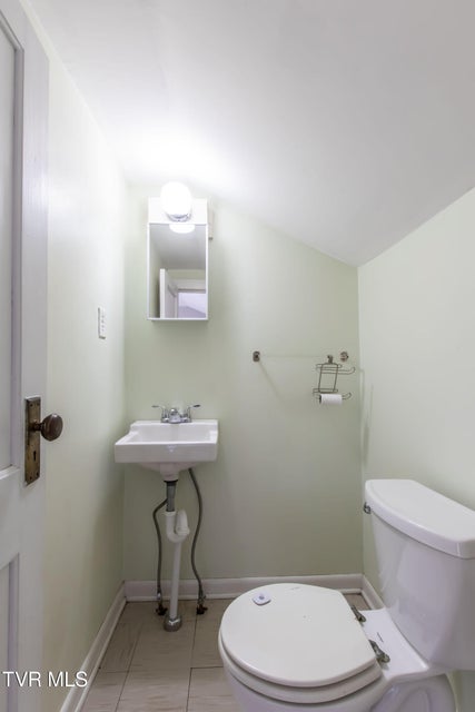 Photo #23: 915 Lawrence Avenue