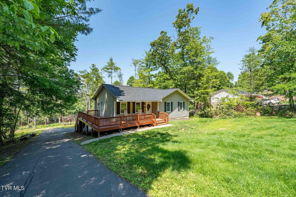 Photo #3: 699 Hemlock Street