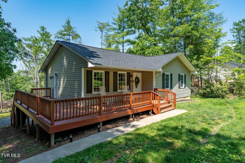 Photo #4: 699 Hemlock Street