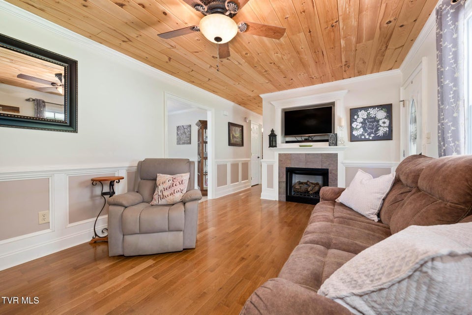 Photo #23: 699 Hemlock Street