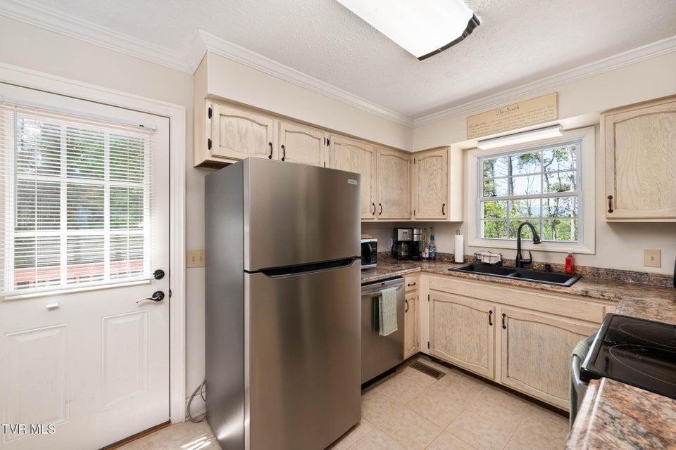 Photo #28: 699 Hemlock Street