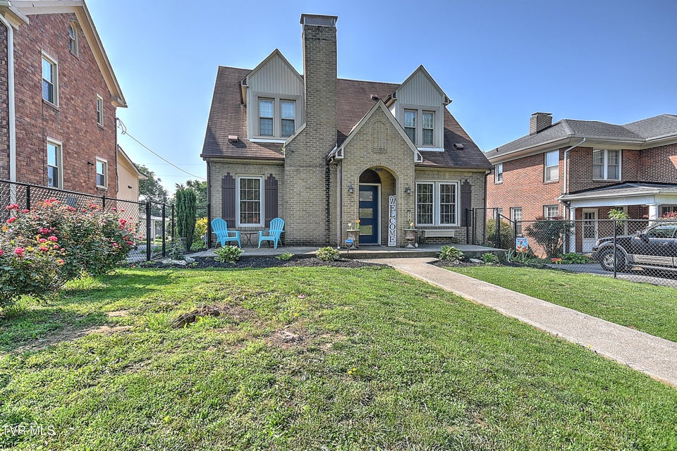 Photo #2: 718 Arlington Avenue