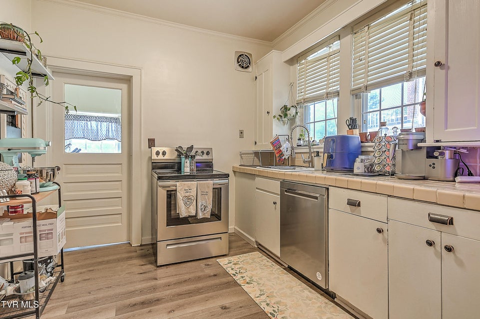 Photo #15: 718 Arlington Avenue