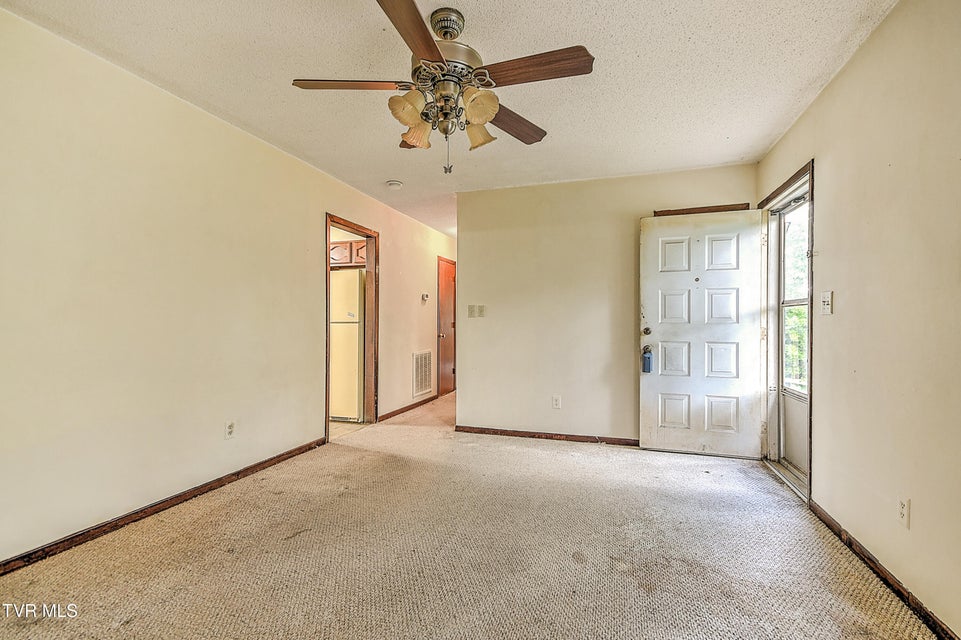 Photo #4: 609 Oakland Court