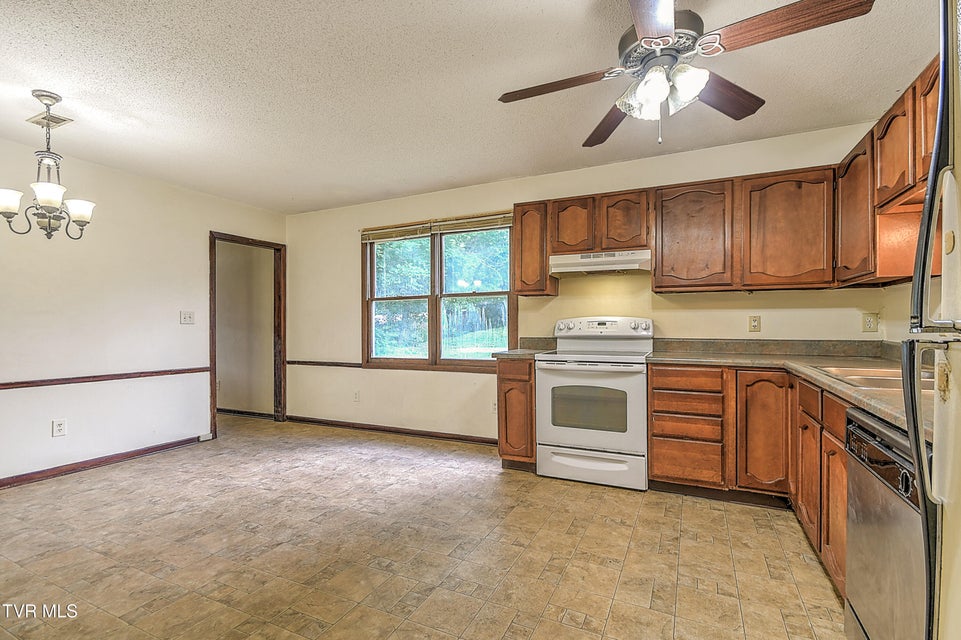 Photo #6: 609 Oakland Court