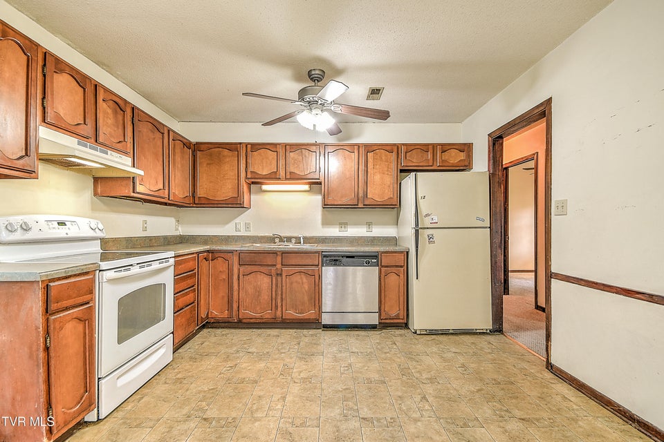 Photo #7: 609 Oakland Court