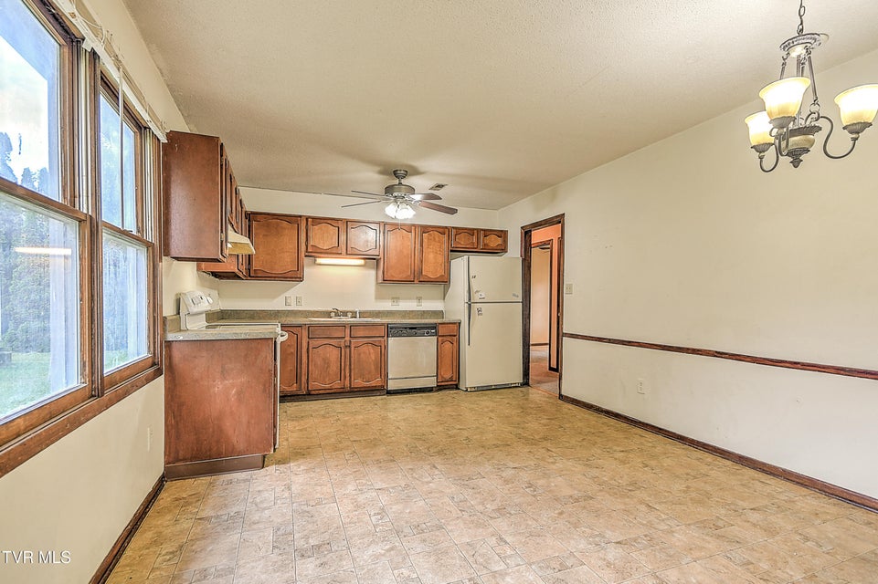 Photo #8: 609 Oakland Court