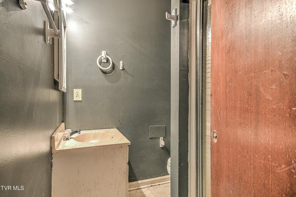 Photo #15: 609 Oakland Court