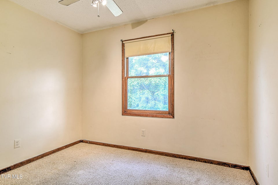 Photo #16: 609 Oakland Court