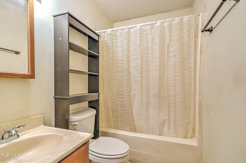 Photo #21: 609 Oakland Court