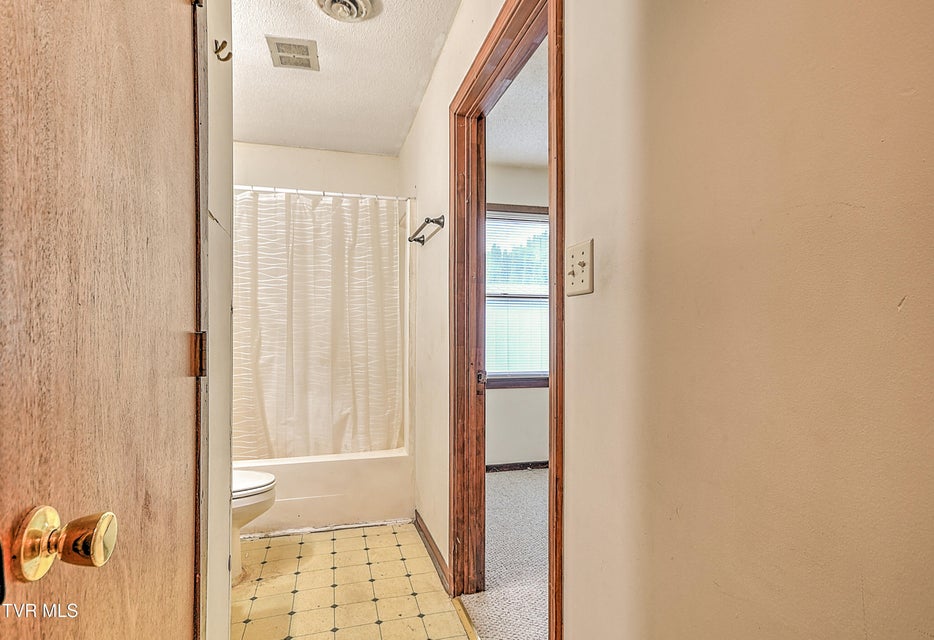 Photo #22: 609 Oakland Court