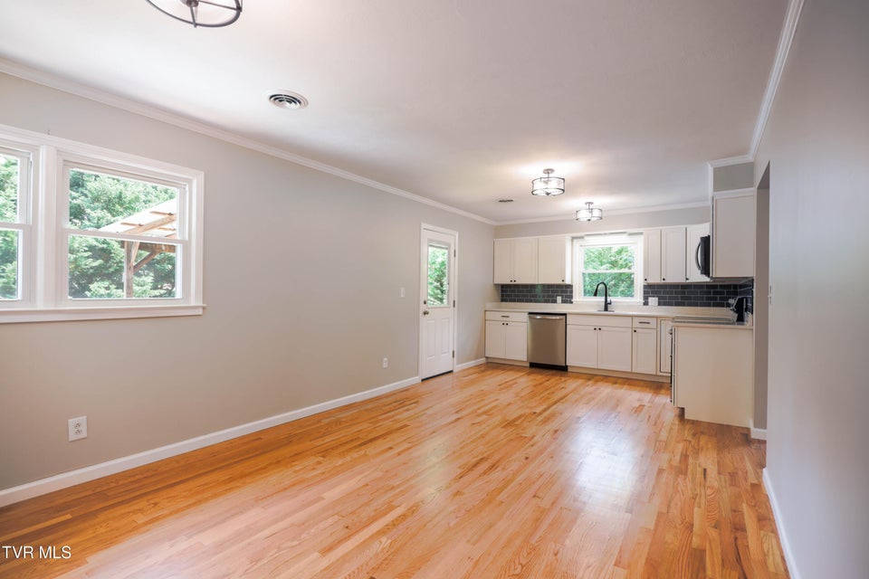 Photo #8: 1403 Brentwood Drive