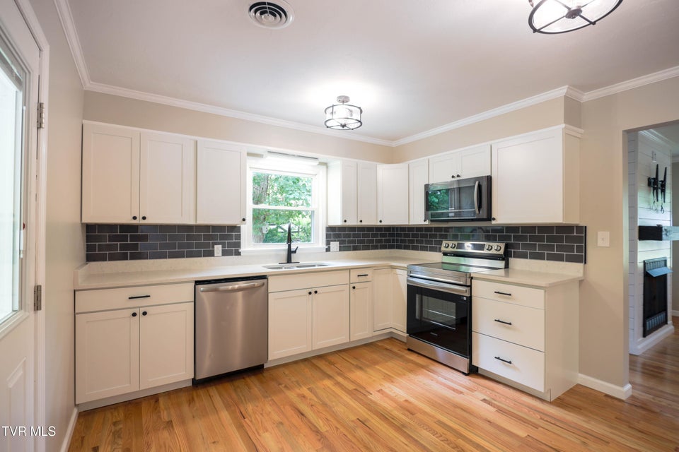 Photo #11: 1403 Brentwood Drive