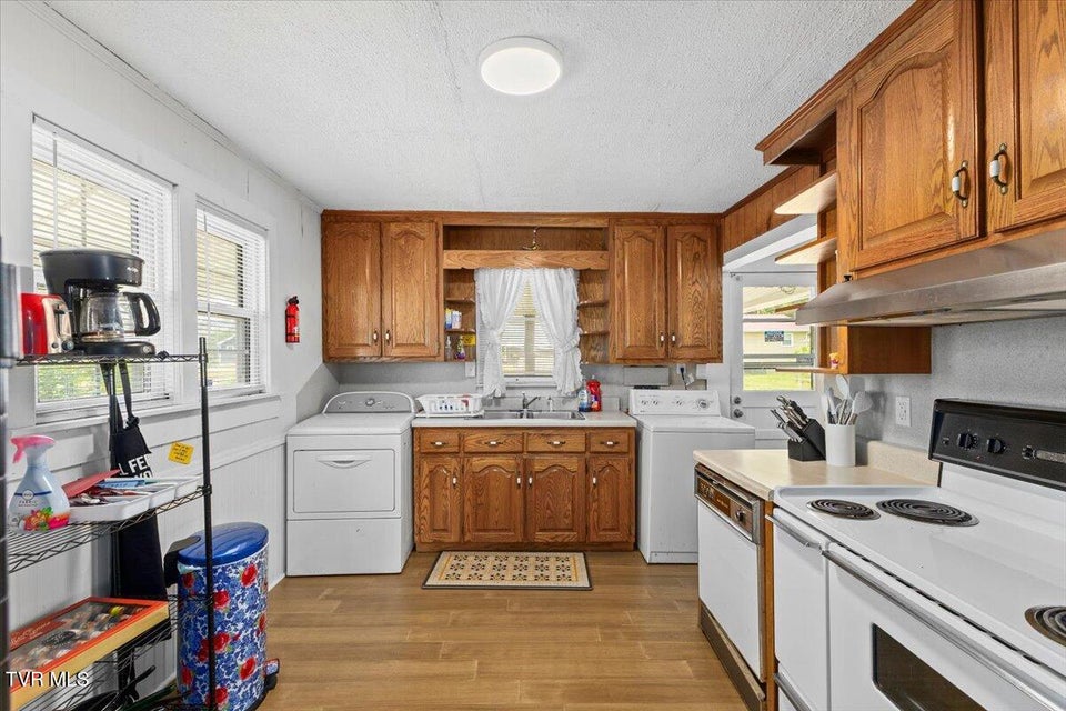 Photo #11: 204 Millpond Street