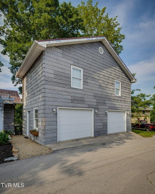 Photo #3: 142 Lake Haven Drive