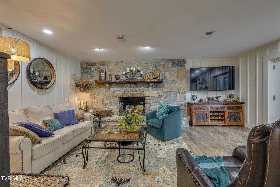 Photo #6: 142 Lake Haven Drive