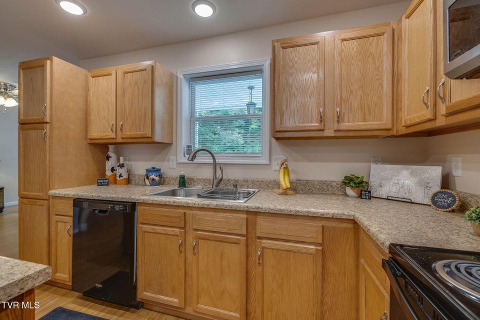 Photo #9: 306 Chestnut Street
