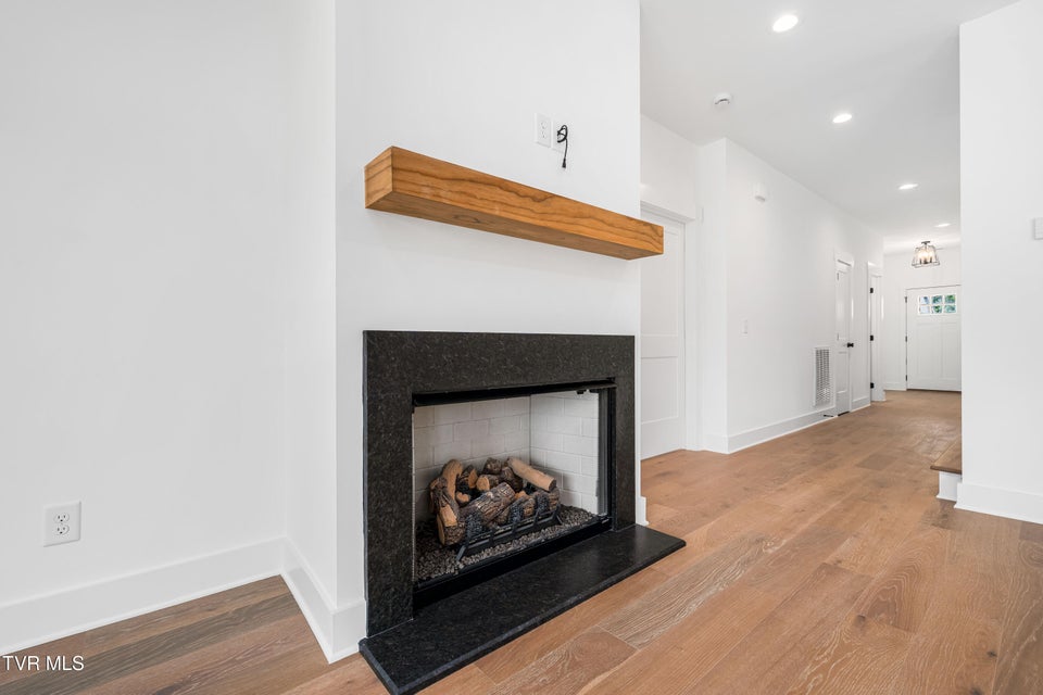 Photo #18: 272 Winston Place