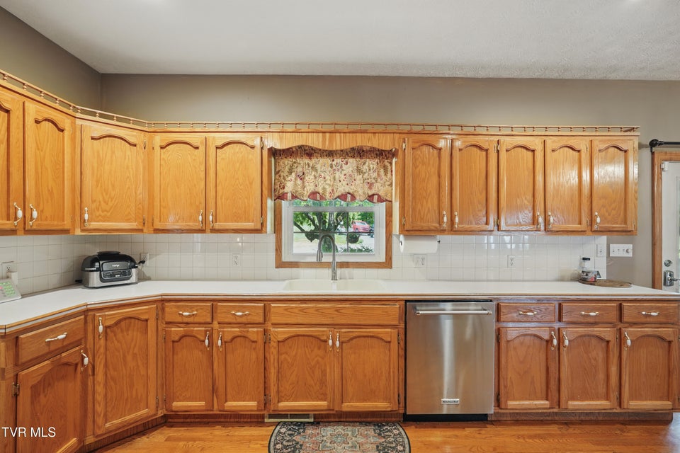 Photo #25: 4296 Bloomingdale Road