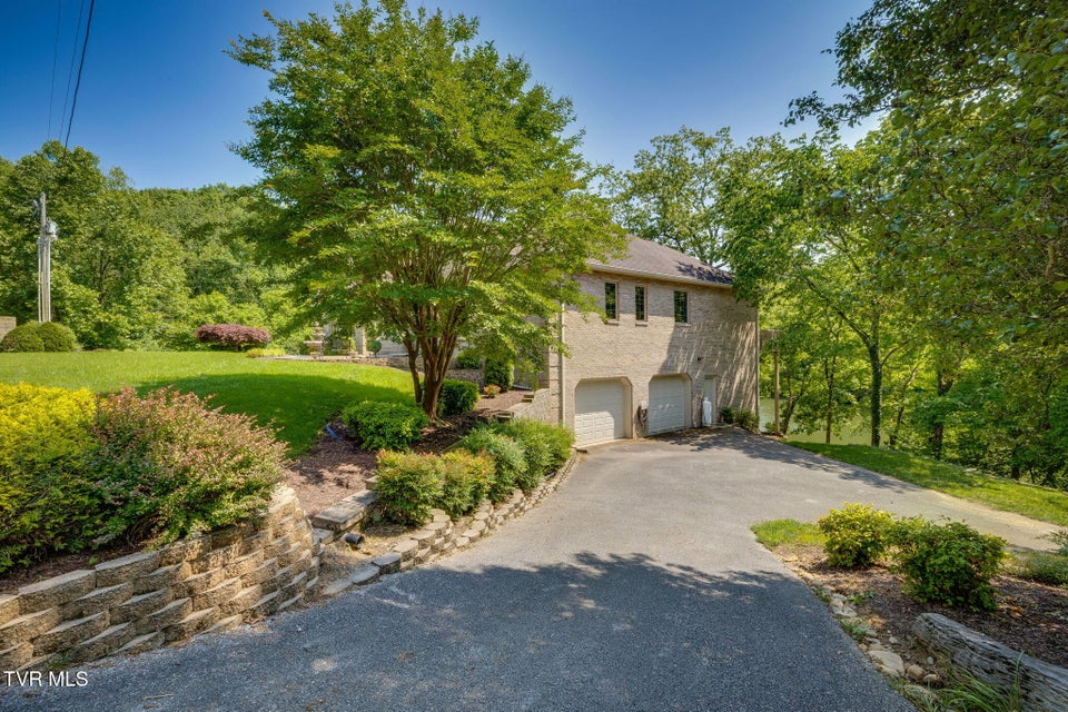 Photo #3: 100 Pointe Drive