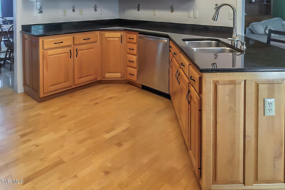Photo #21: 620 Glen Oaks Place