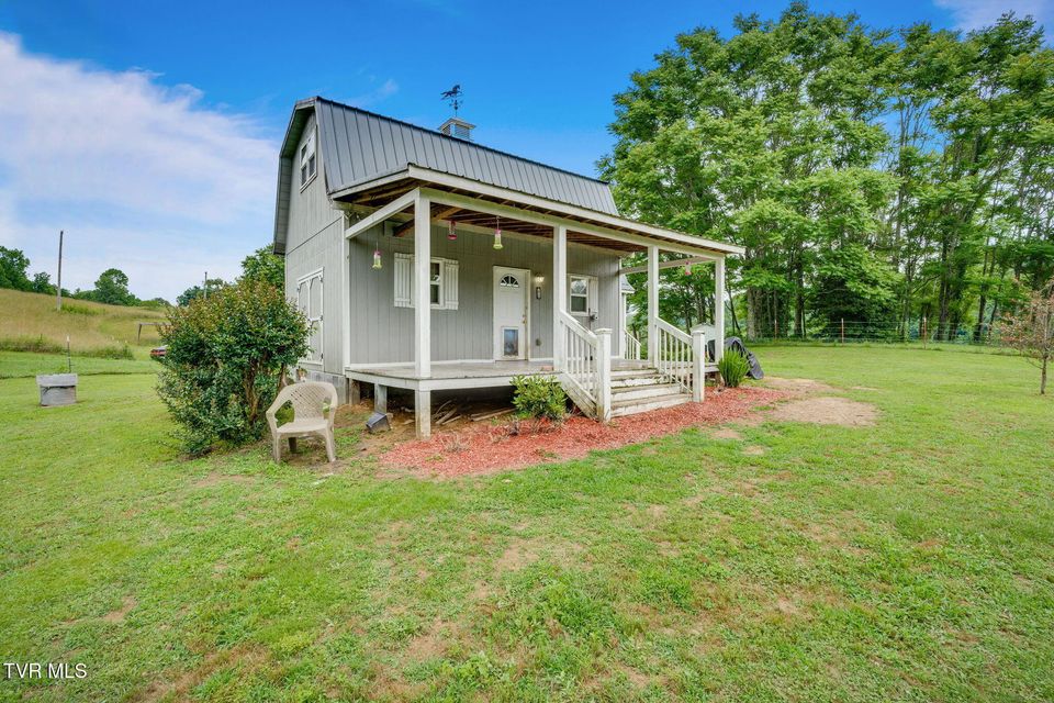 Photo #3: 935 Adams Lane