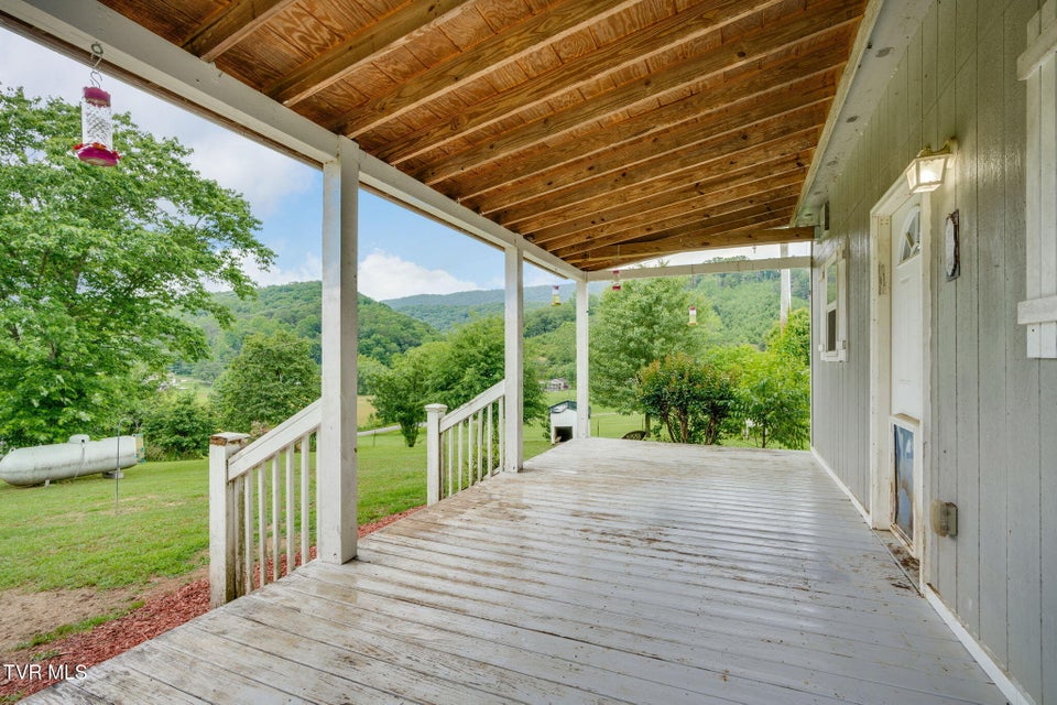 Photo #5: 935 Adams Lane