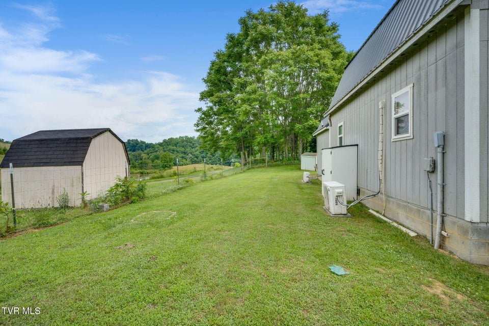 Photo #17: 935 Adams Lane