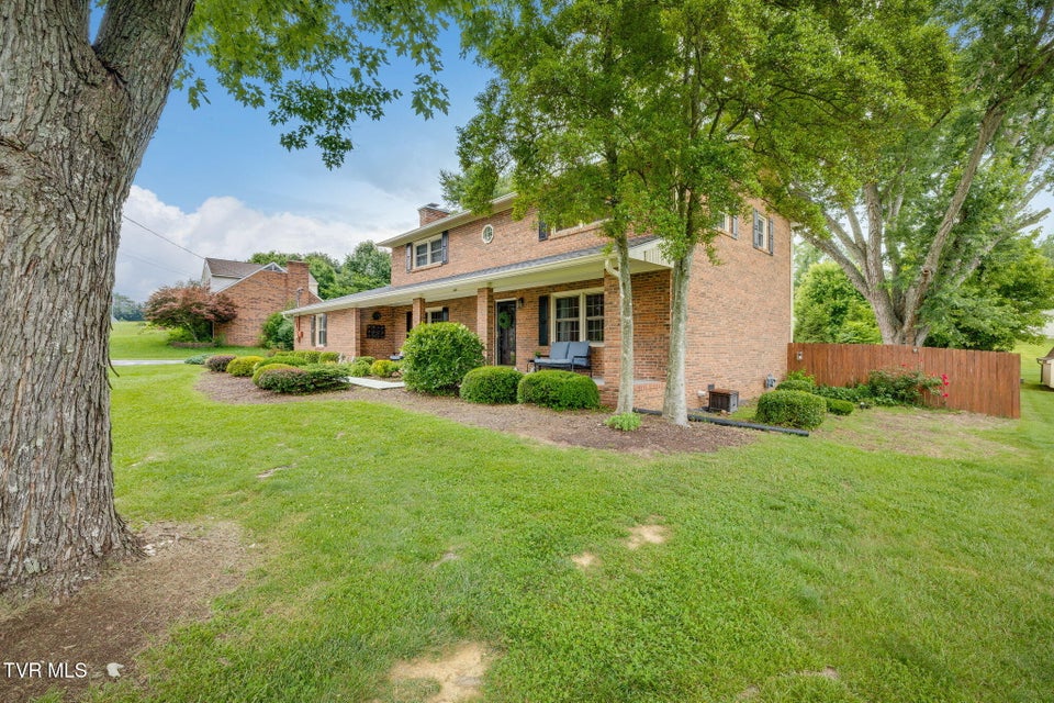 Photo #3: 405 Countryshire Court