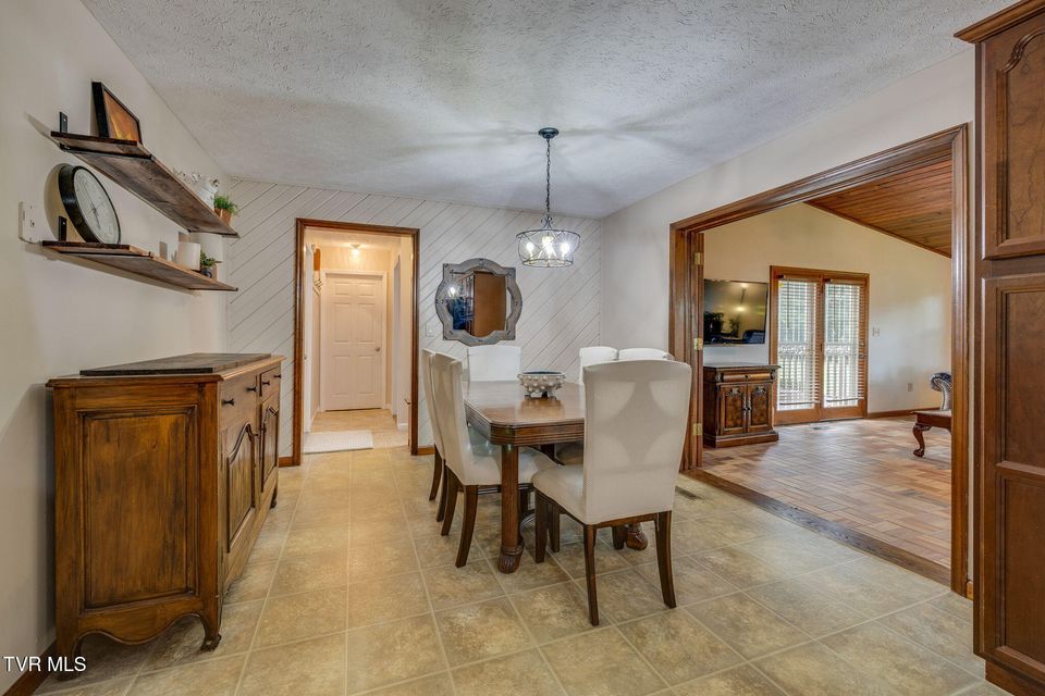 Photo #14: 405 Countryshire Court