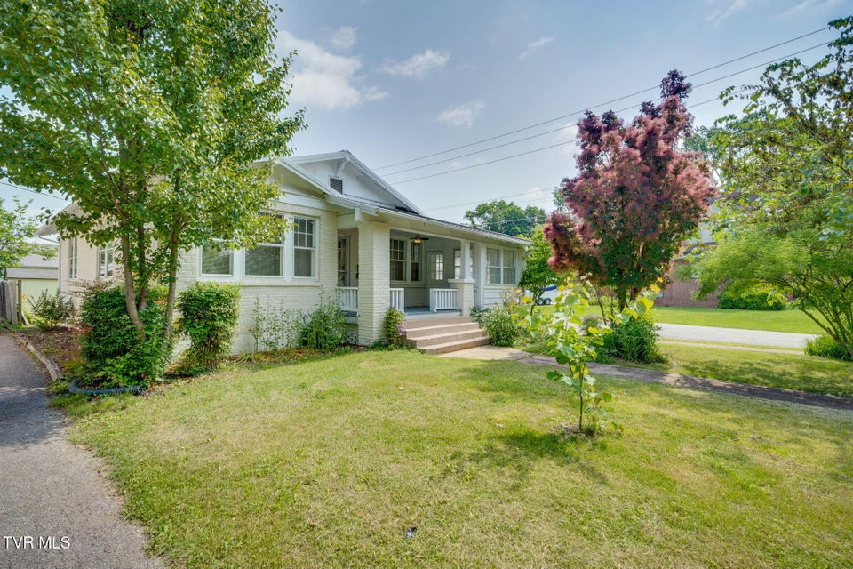 Photo #2: 631 Taylor Street