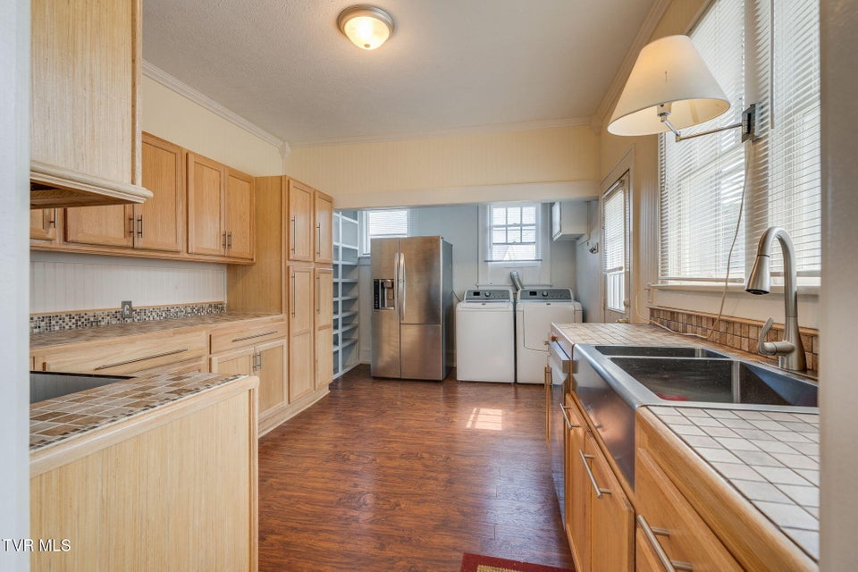 Photo #9: 631 Taylor Street