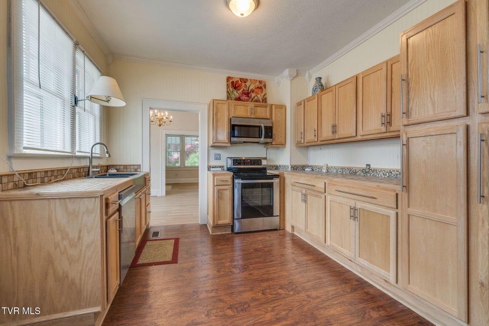 Photo #10: 631 Taylor Street