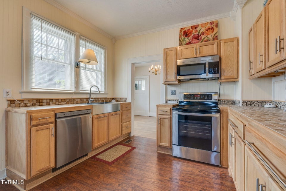 Photo #11: 631 Taylor Street