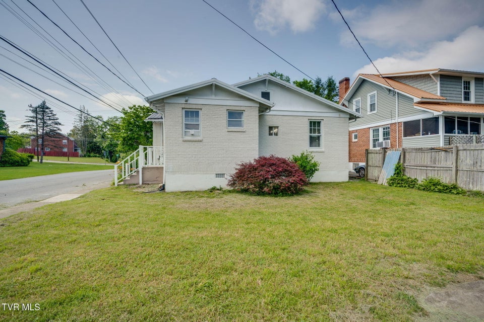 Photo #28: 631 Taylor Street